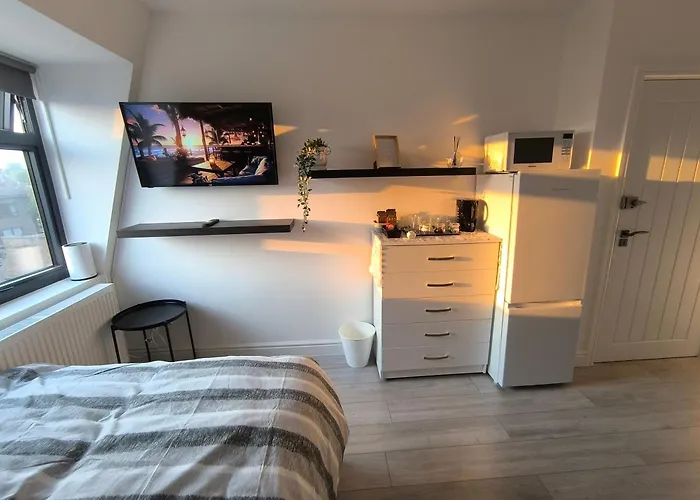 Full Equiped Rooms, Tooting Broadway Station