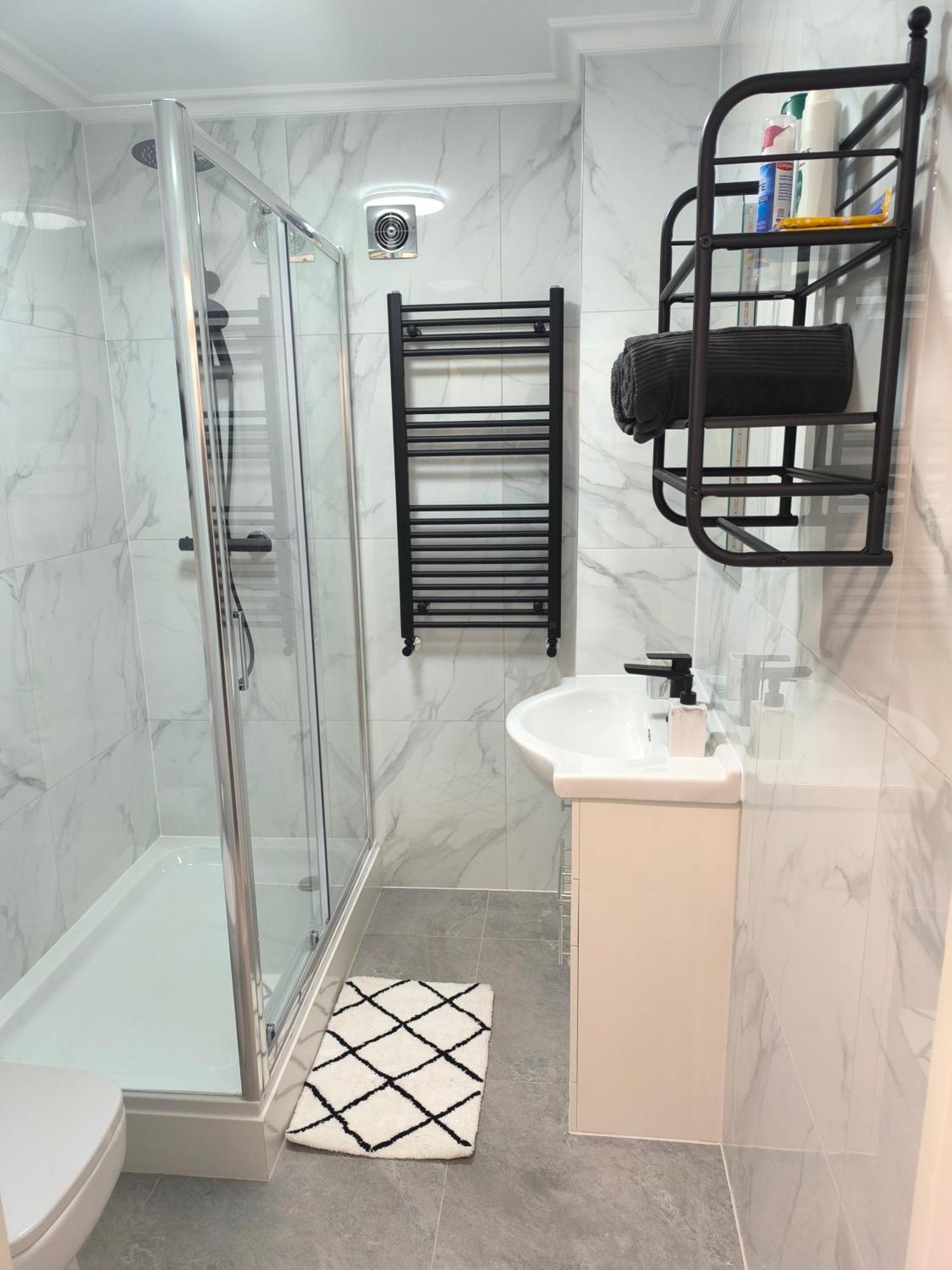 Full Equiped Rooms, Tooting Broadway Station Londres