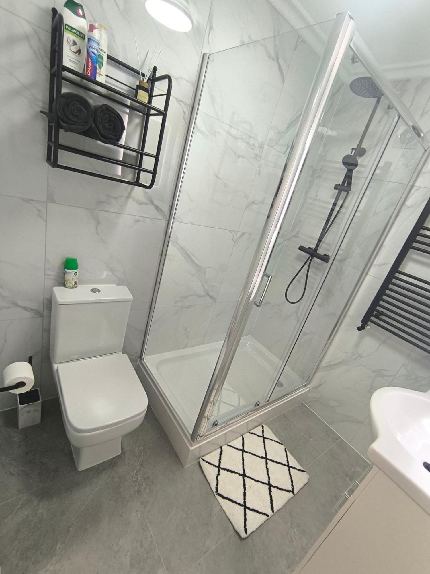 Full Equiped Rooms, Tooting Broadway Station * Londres