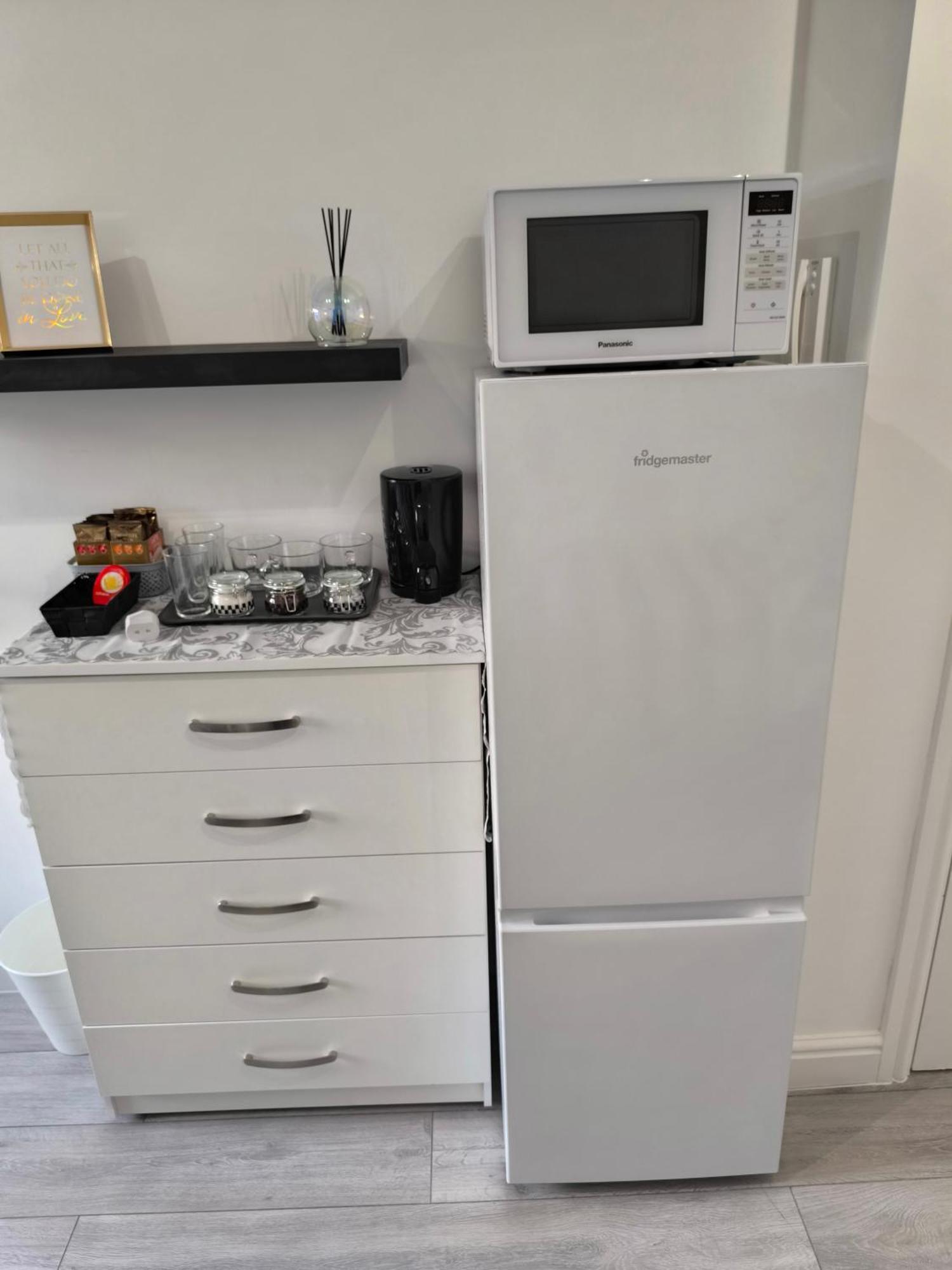 Full Equiped Rooms, Tooting Broadway Station * Londres