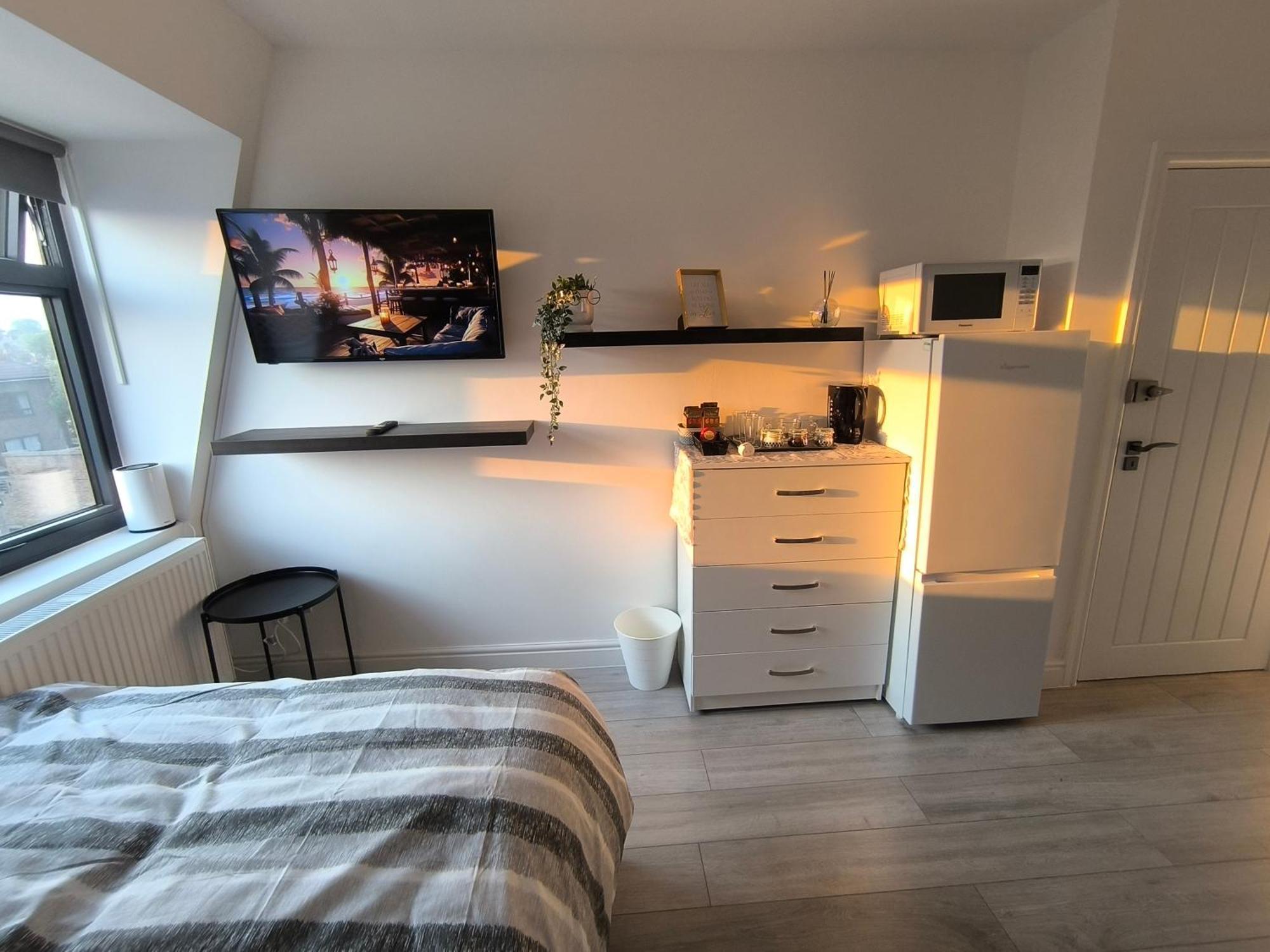 Full Equiped Rooms, Tooting Broadway Station