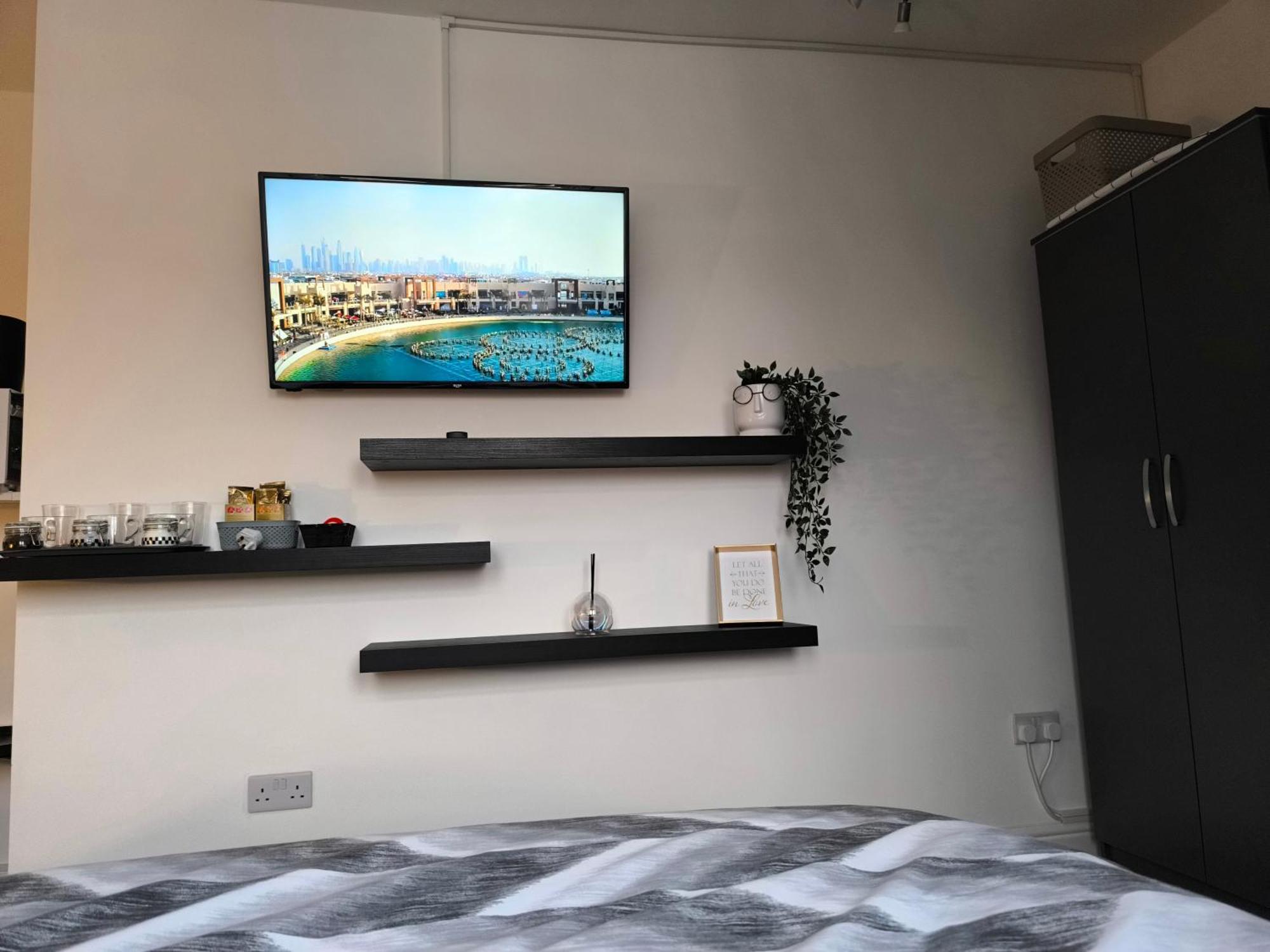 Full Equiped Rooms, Tooting Broadway Station Londres
