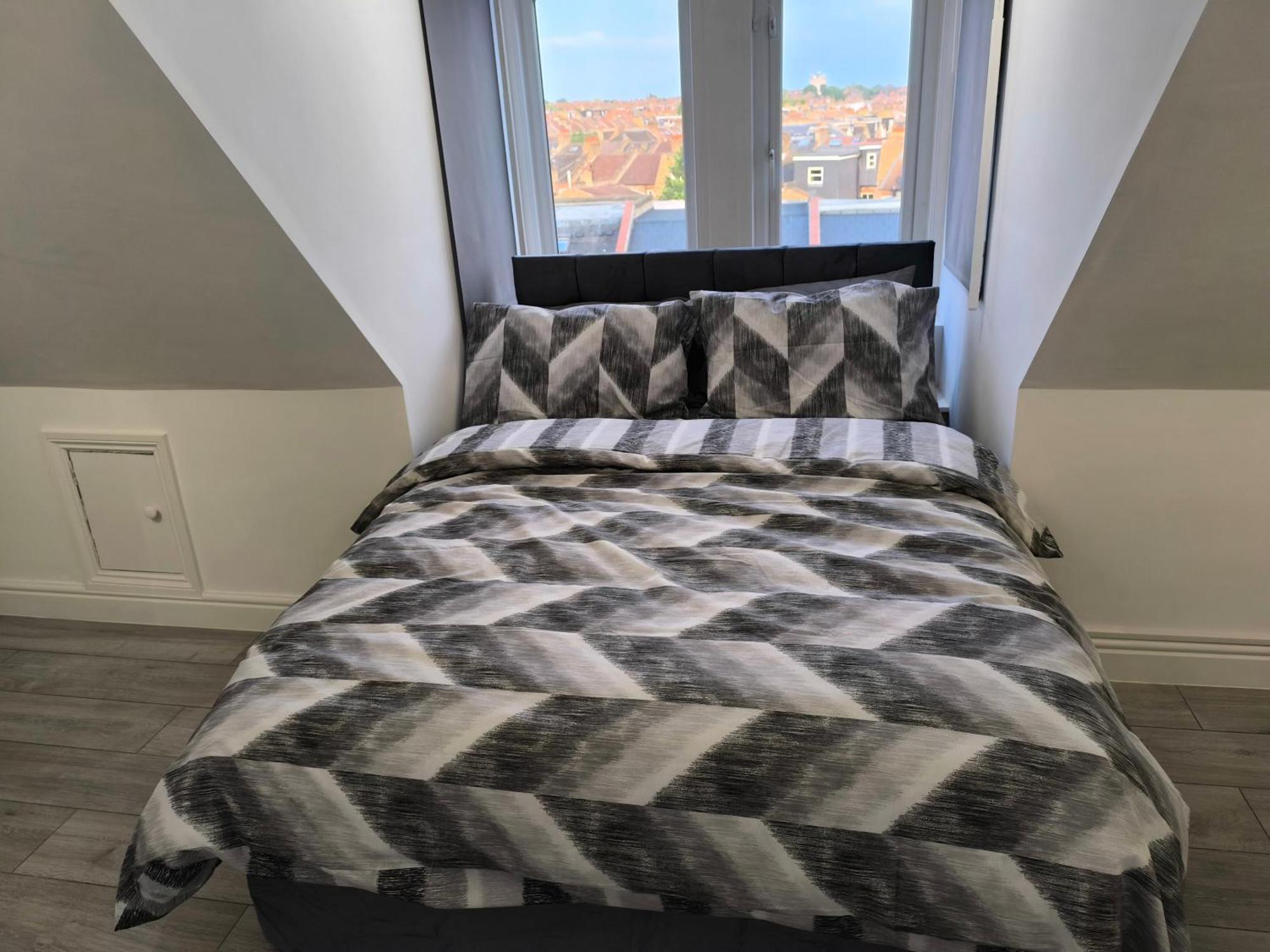 Full Equiped Rooms, Tooting Broadway Station