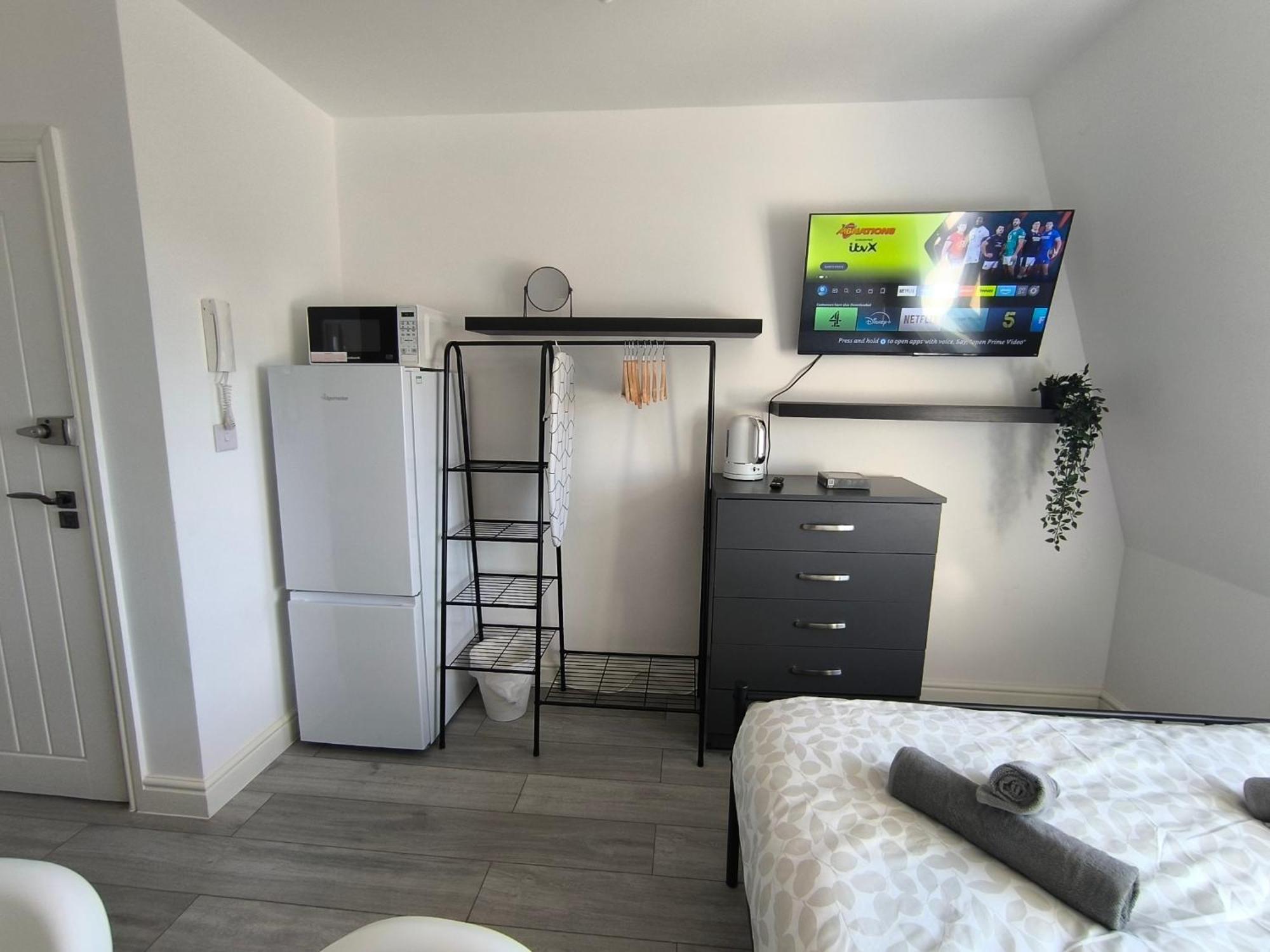 Full Equiped Rooms, Tooting Broadway Station * Londres